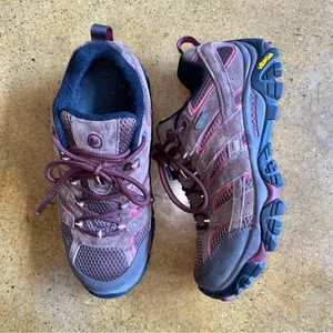 Brown and red leather Moab hiking shoes by Merrell. 
Size 9 women’s 7.5 in men’s